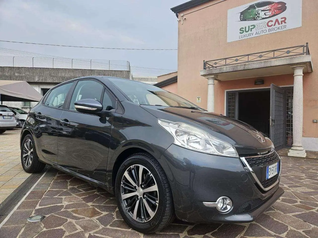 Photo 1 : Peugeot 208 2015 Essence