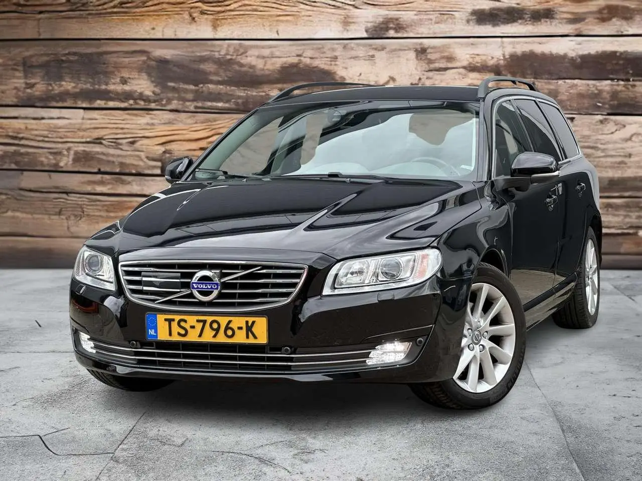 Photo 1 : Volvo V70 2015 Petrol