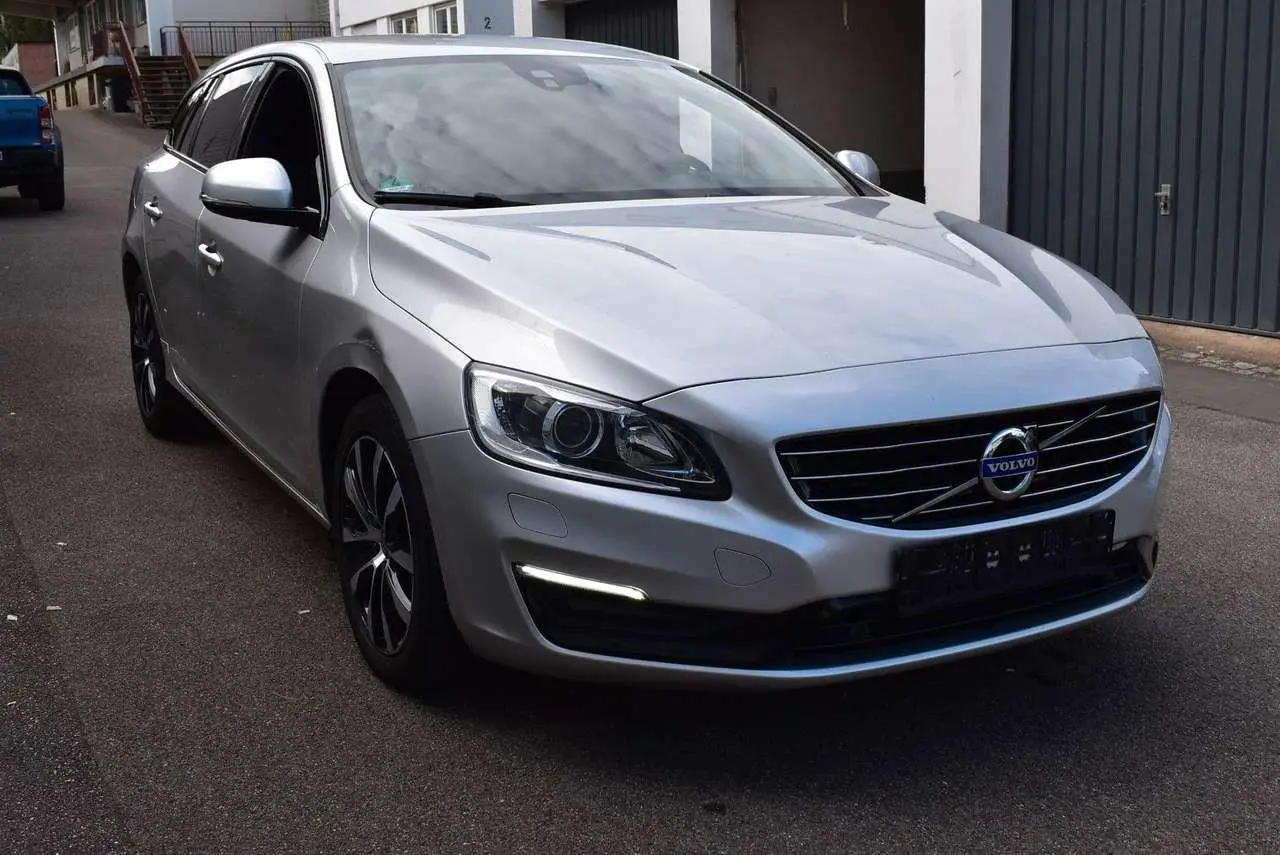 Photo 1 : Volvo V60 2018 Essence