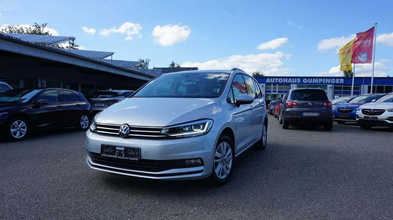 Photo 1 : Volkswagen Touran 2023 Petrol