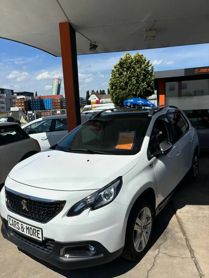 Photo 1 : Peugeot 2008 2017 Petrol