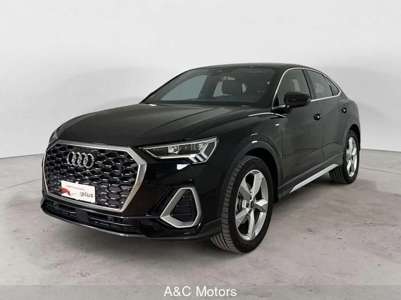 Photo 1 : Audi Q3 2024 Essence