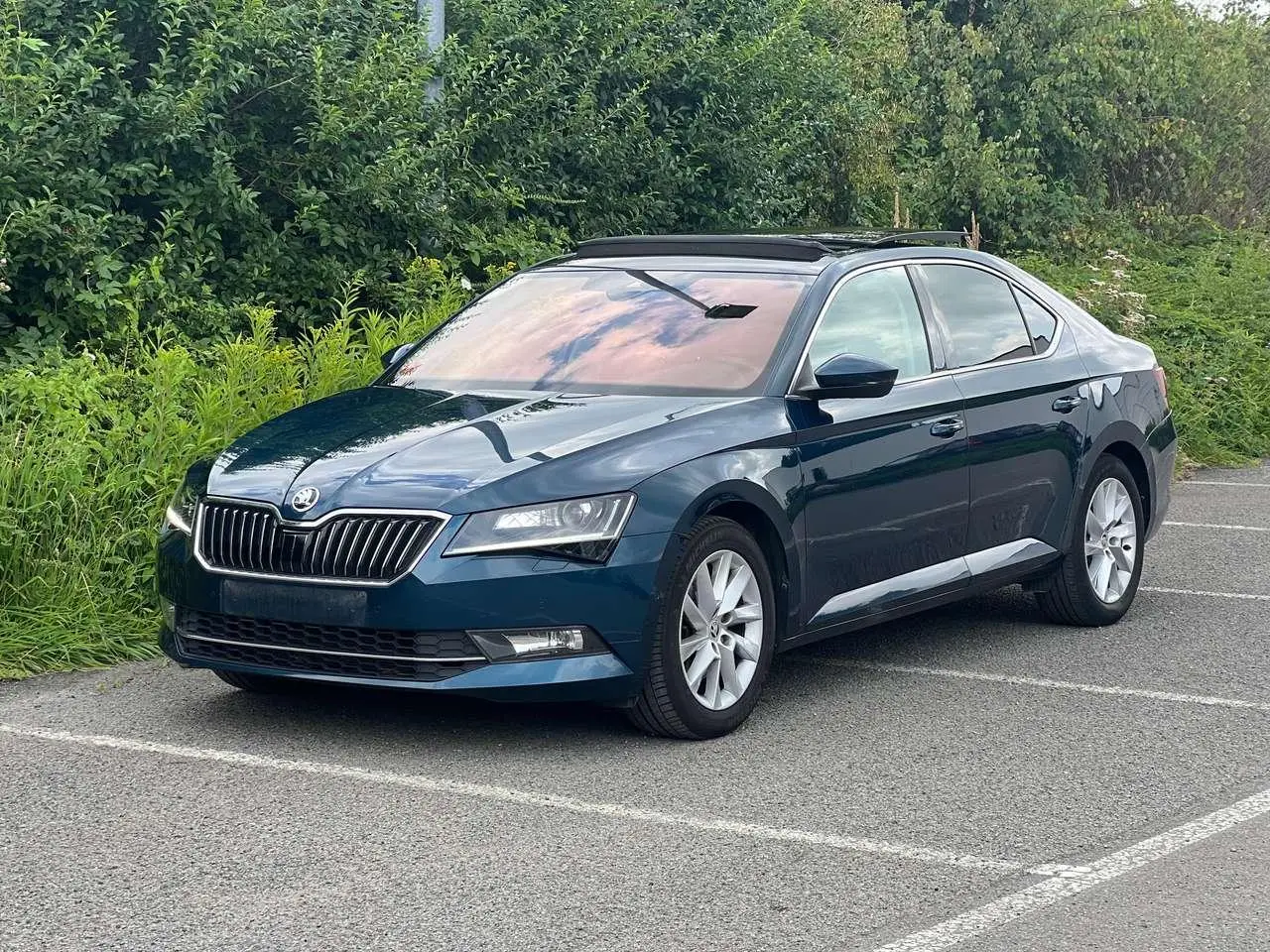 Photo 1 : Skoda Superb 2019 Petrol