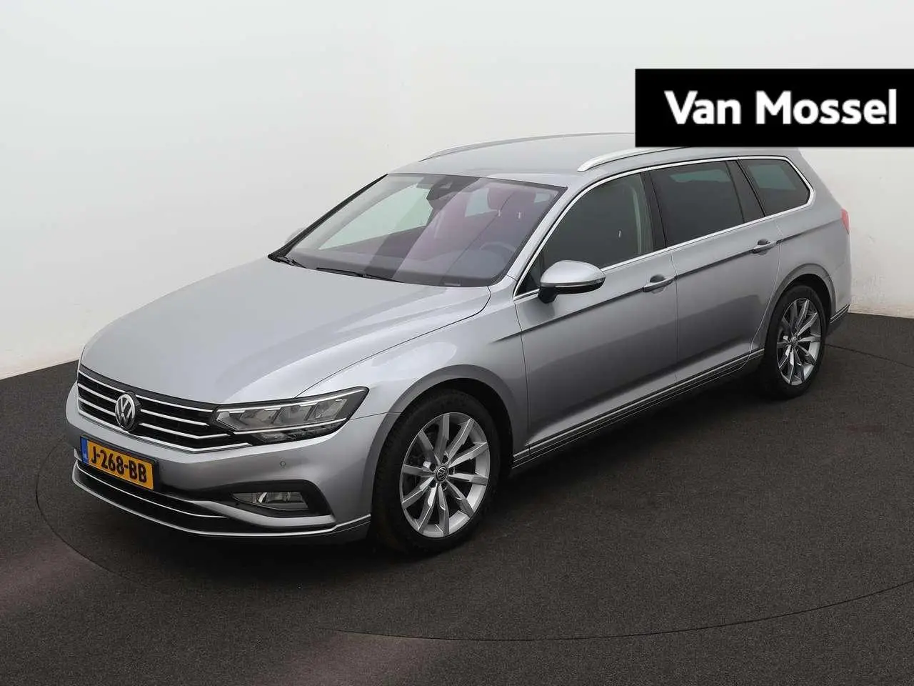 Photo 1 : Volkswagen Passat 2020 Petrol