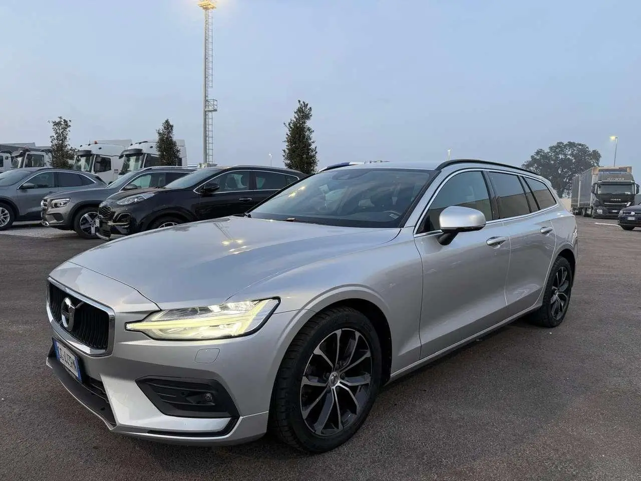 Photo 1 : Volvo V60 2021 Hybride