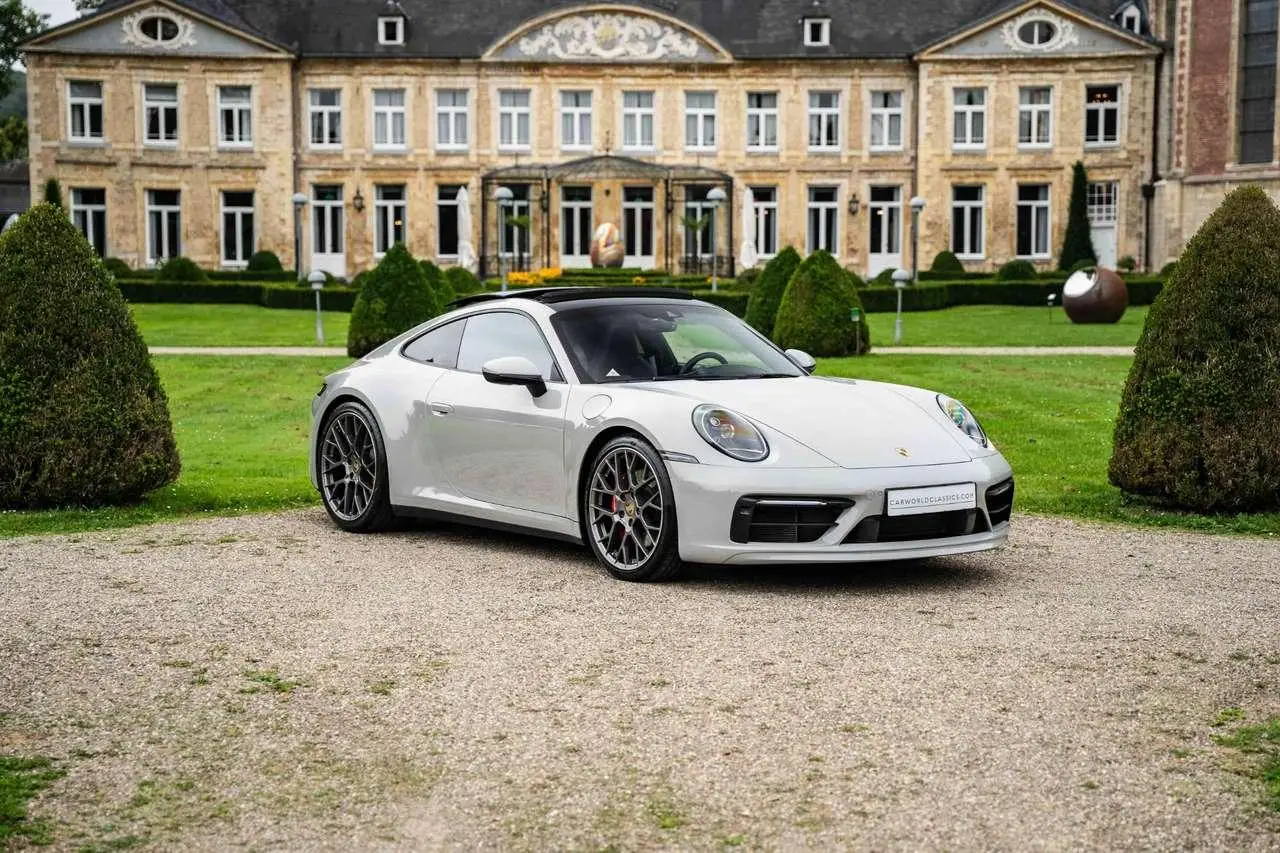 Photo 1 : Porsche 992 2020 Essence