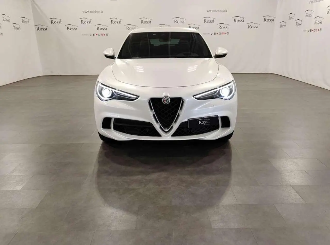 Photo 1 : Alfa Romeo Stelvio 2019 Petrol