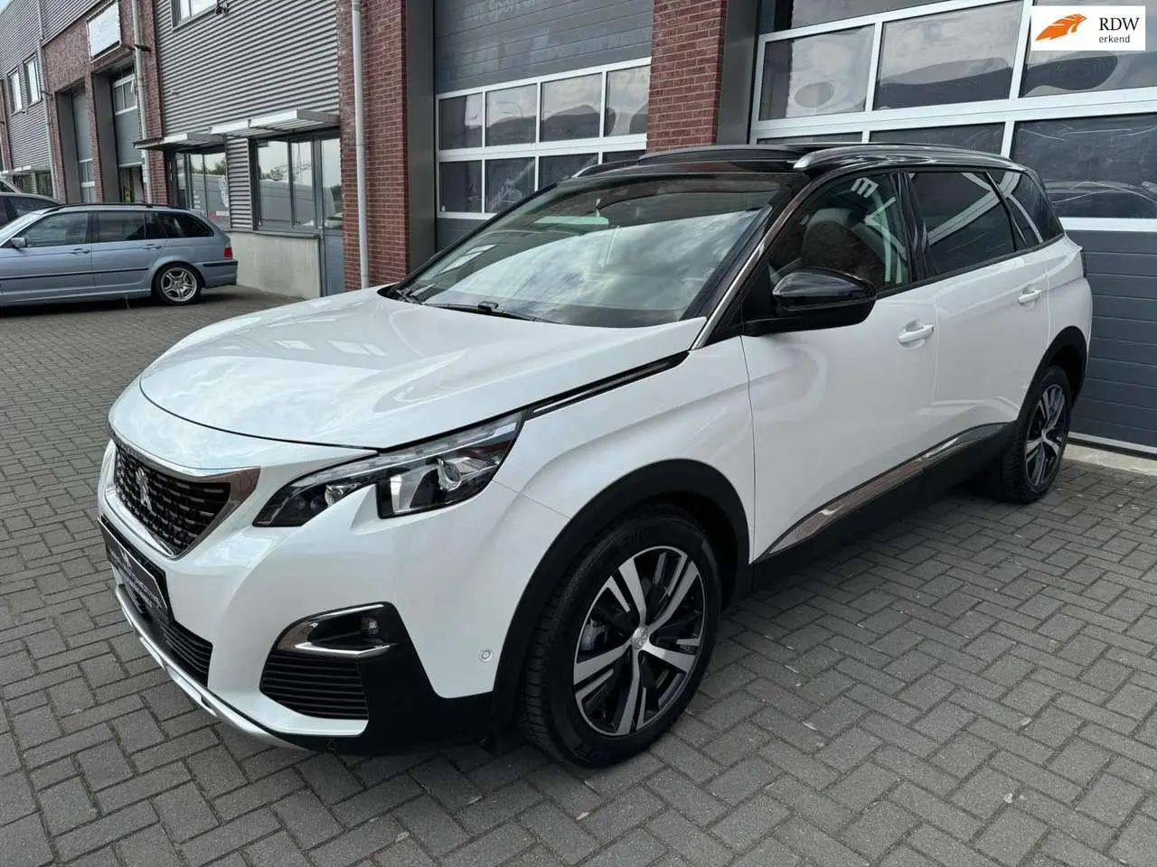 Photo 1 : Peugeot 5008 2018 Petrol