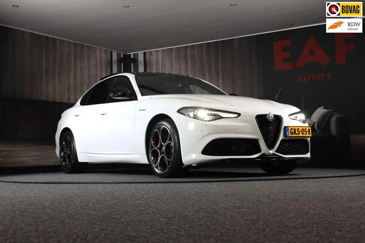 Photo 1 : Alfa Romeo Giulia 2022 Essence