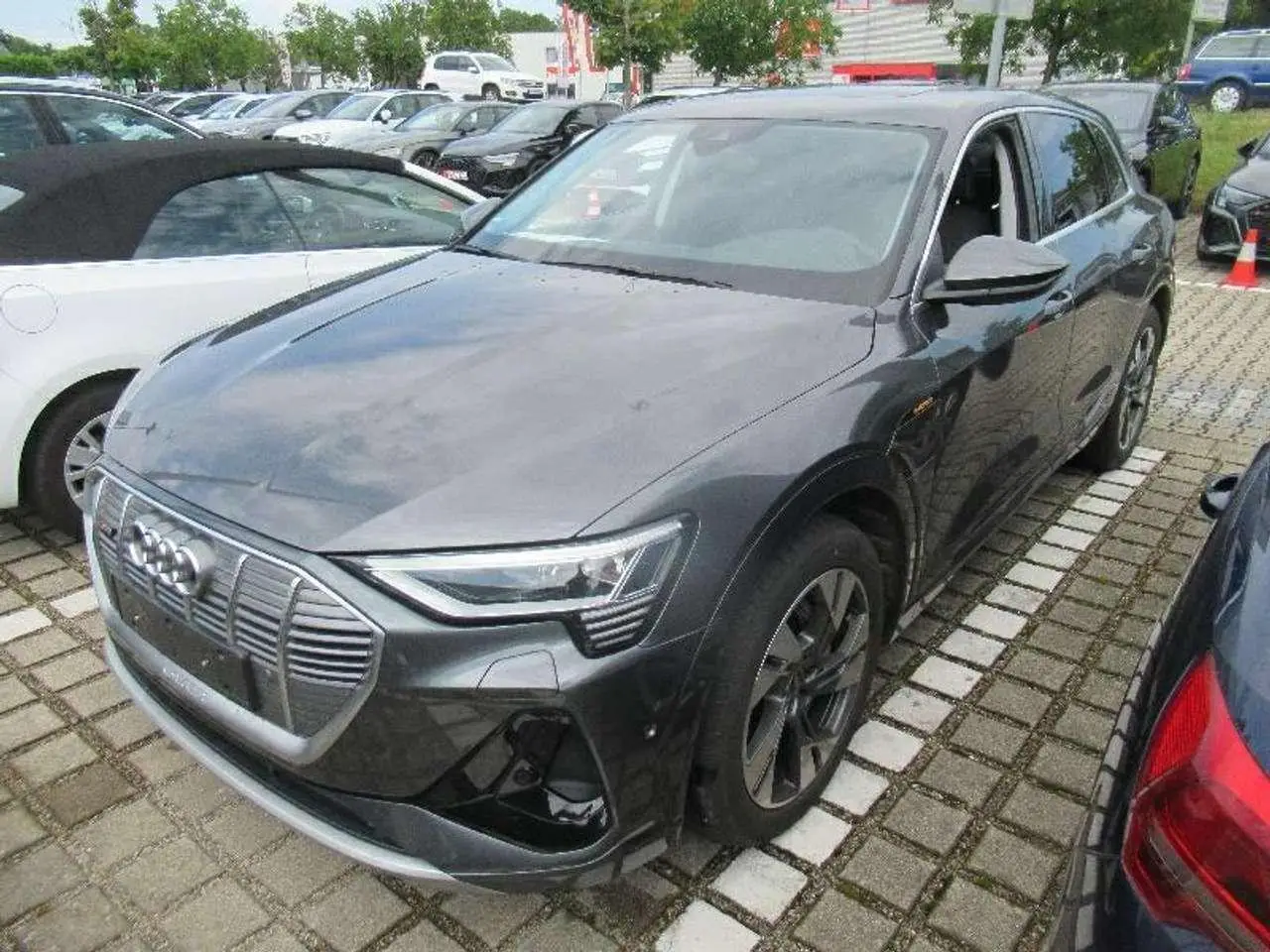 Photo 1 : Audi E-tron 2021 Électrique