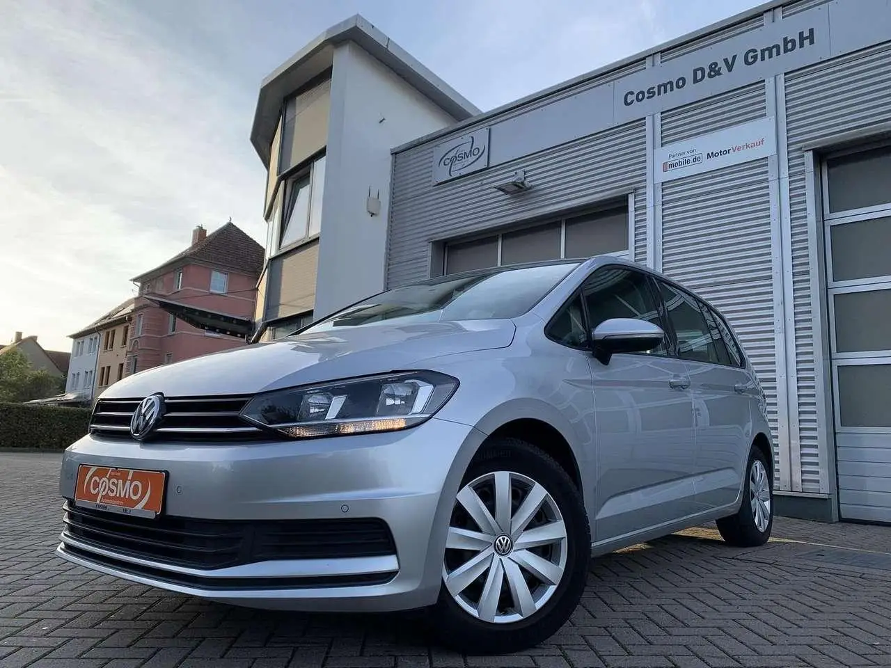 Photo 1 : Volkswagen Touran 2017 Petrol