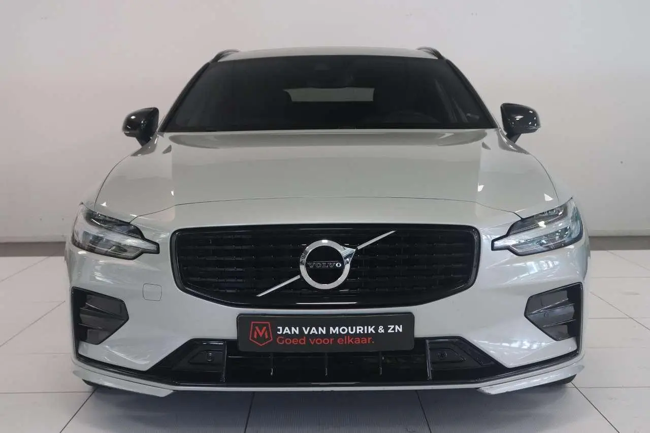 Photo 1 : Volvo V60 2021 Essence