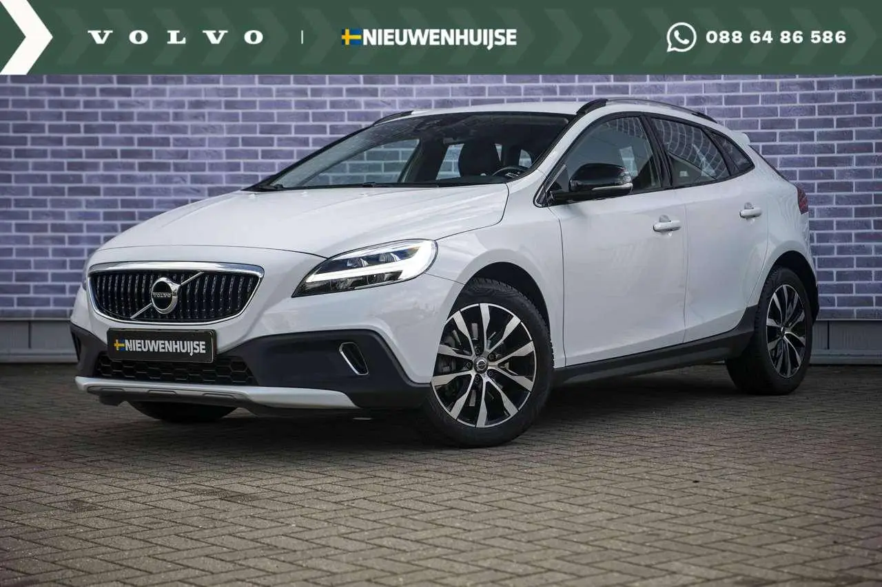 Photo 1 : Volvo V40 2019 Essence