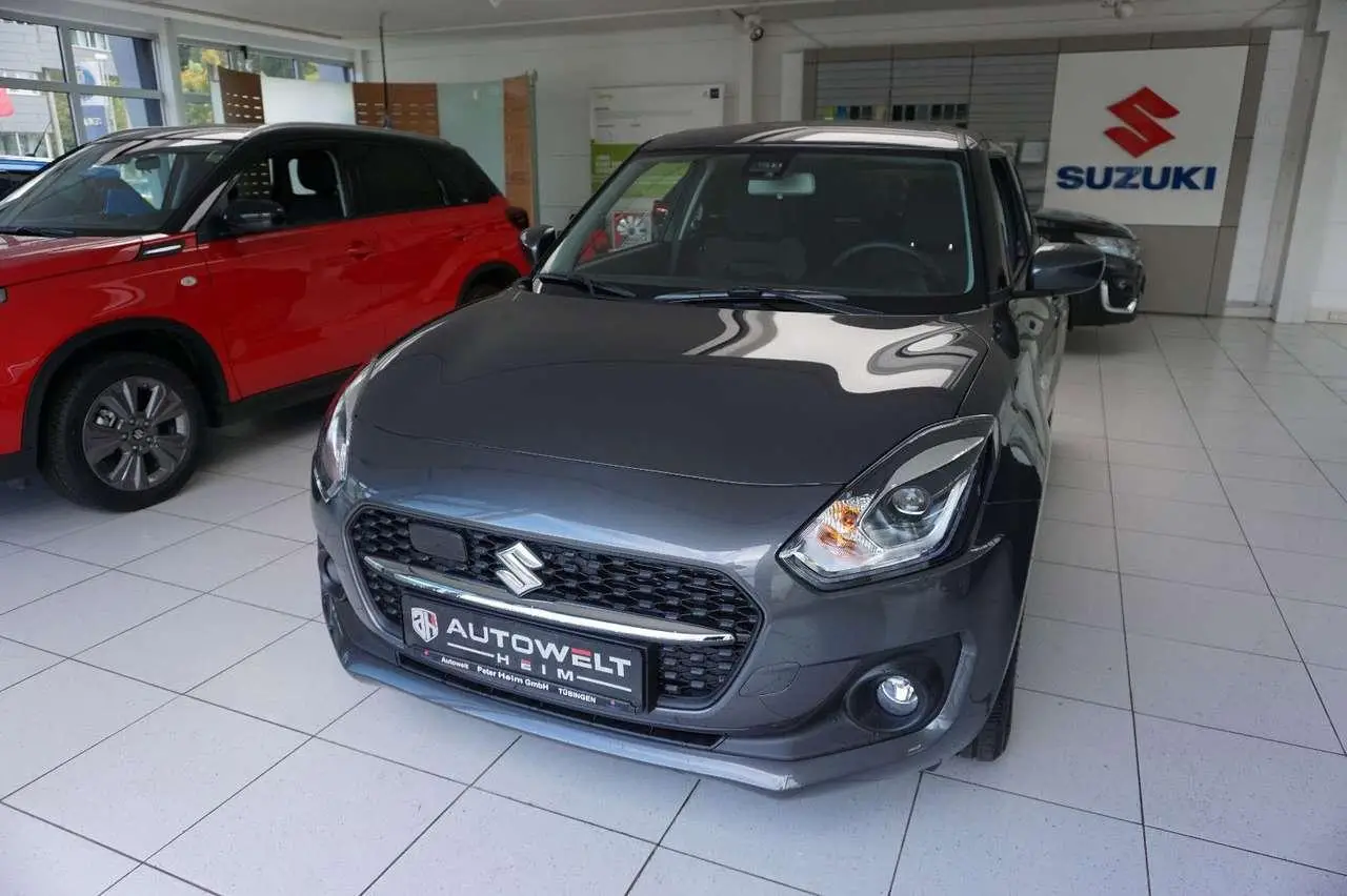 Photo 1 : Suzuki Swift 2023 Petrol