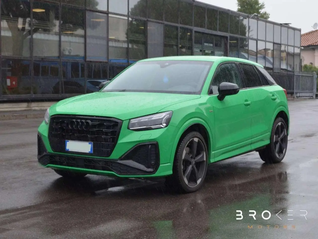 Photo 1 : Audi Q2 2024 Petrol