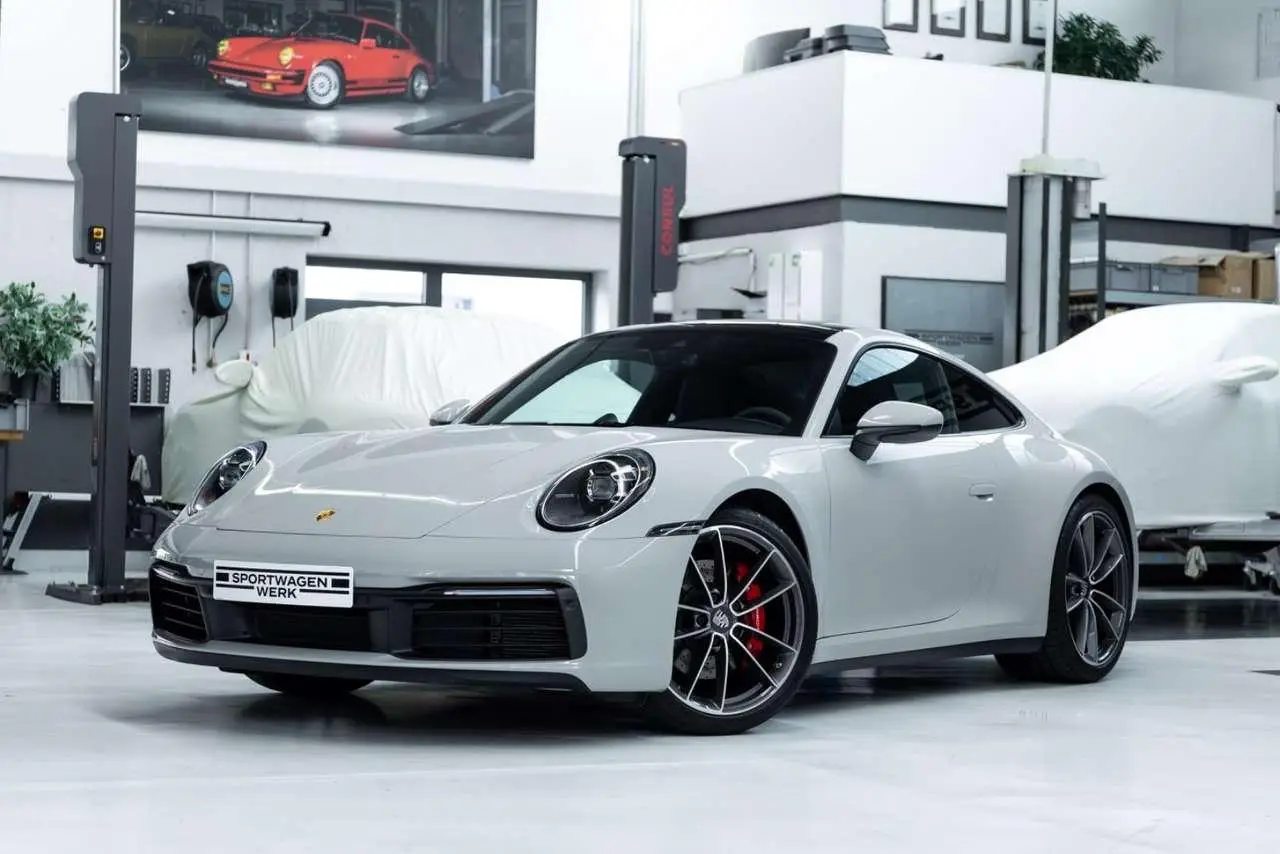 Photo 1 : Porsche 992 2021 Petrol