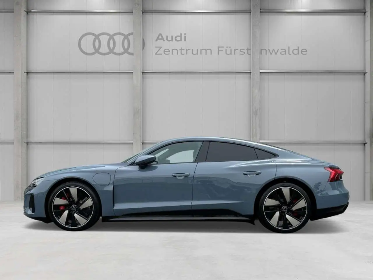 Photo 1 : Audi E-tron 2023 Electric