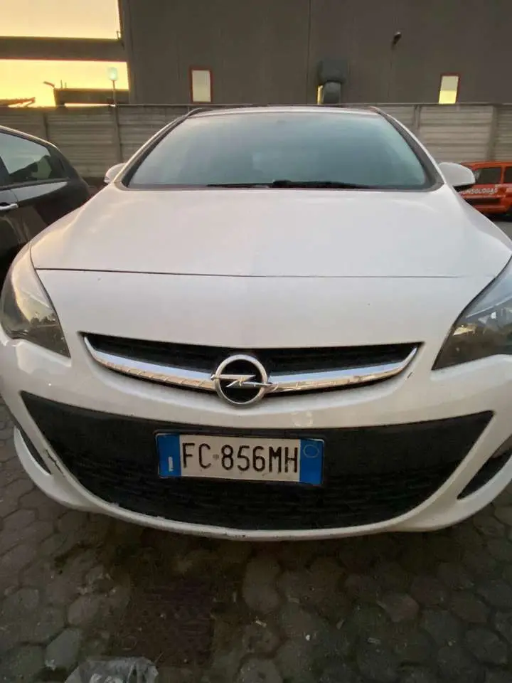 Photo 1 : Opel Astra 2015 LPG