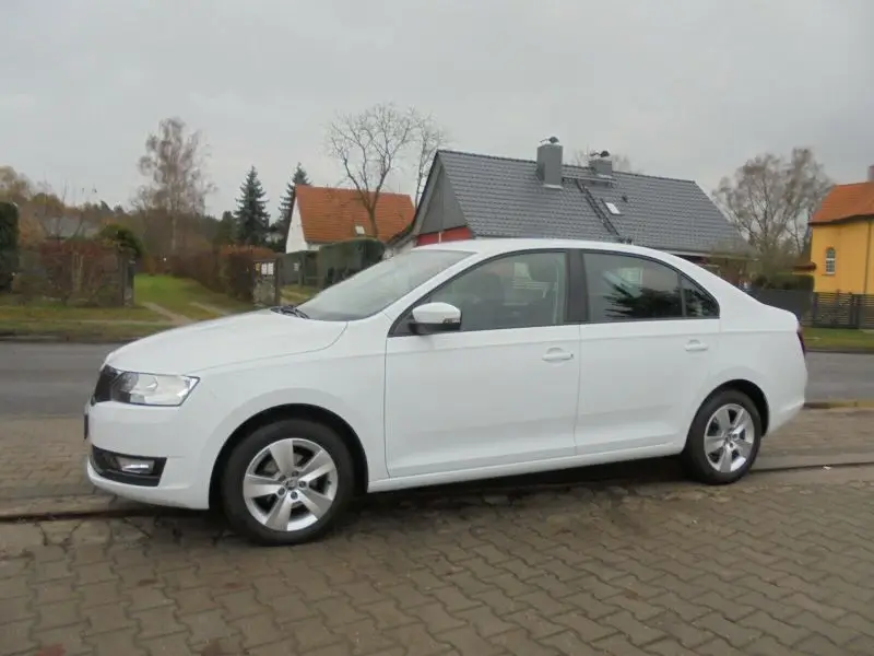 Photo 1 : Skoda Rapid 2019 Petrol