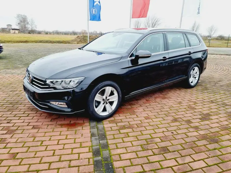 Photo 1 : Volkswagen Passat 2019 Essence