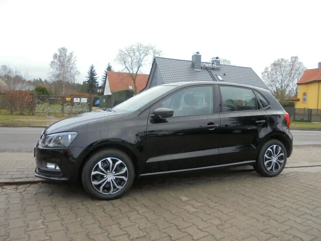 Photo 1 : Volkswagen Polo 2017 Petrol