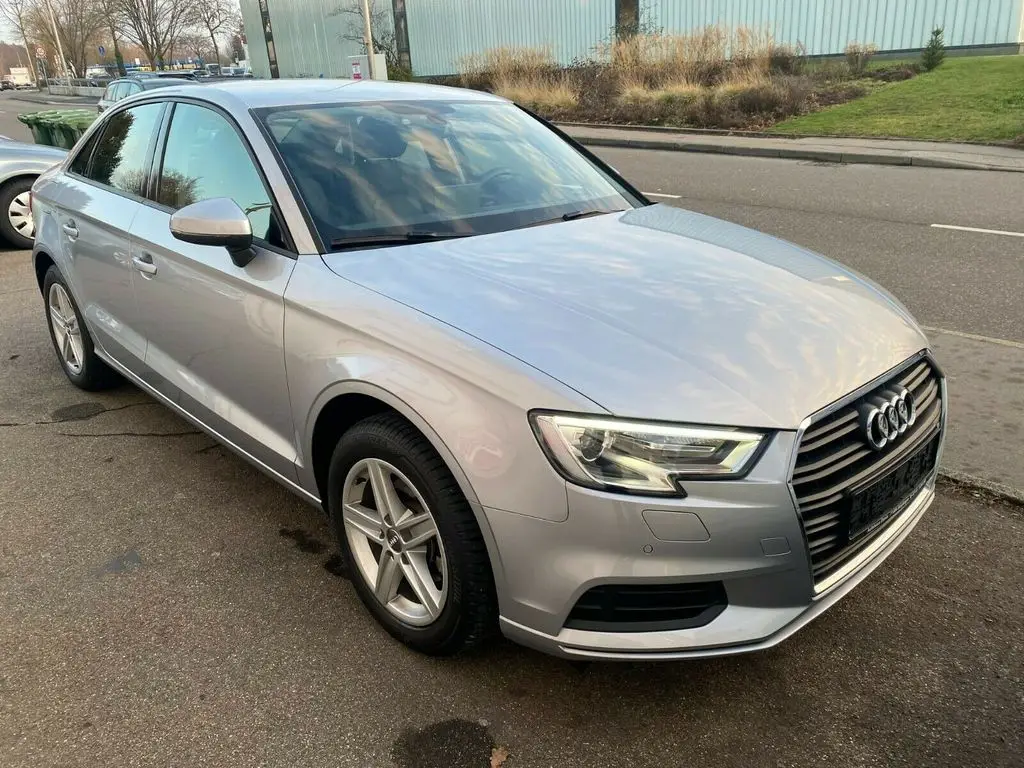 Photo 1 : Audi A3 2018 Essence