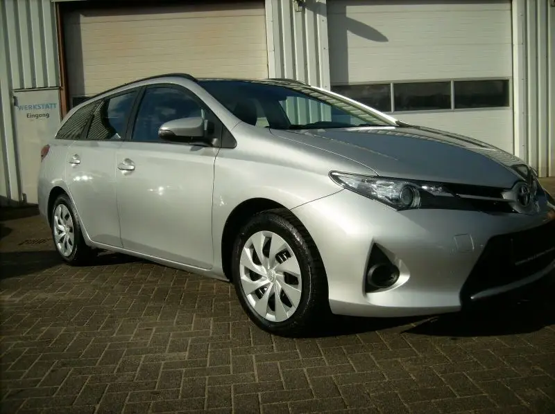 Photo 1 : Toyota Auris 2014 Essence