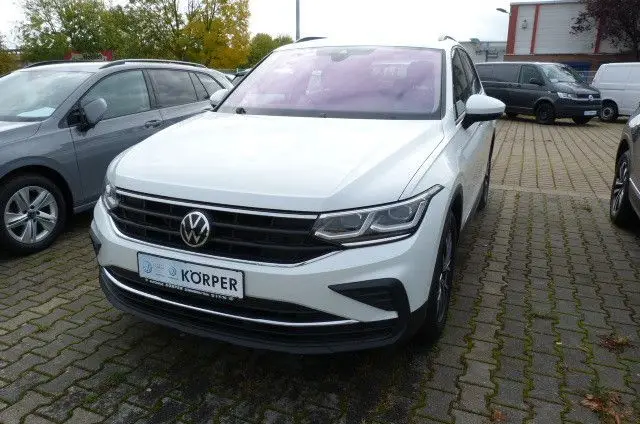 Photo 1 : Volkswagen Tiguan 2021 Essence