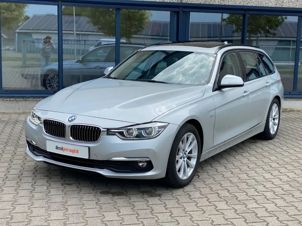 Photo 1 : Bmw Serie 3 2017 Diesel