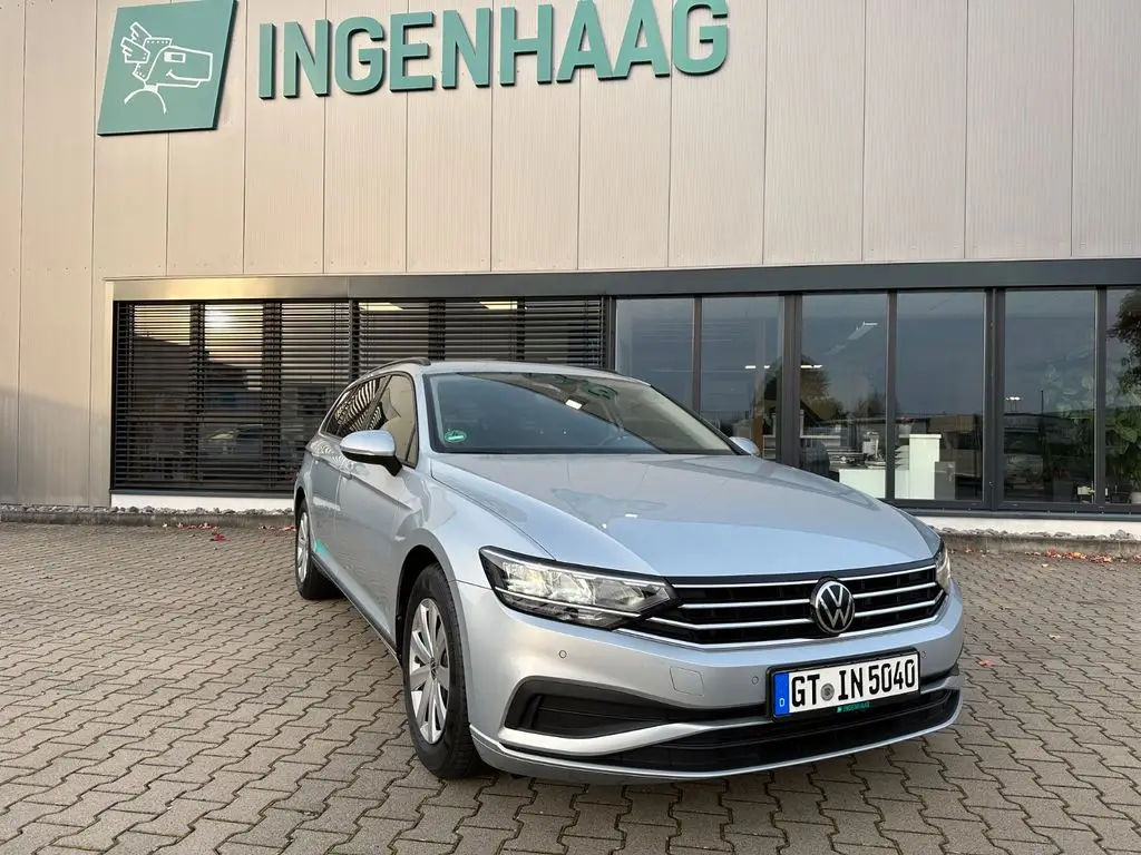 Photo 1 : Volkswagen Passat 2021 Petrol