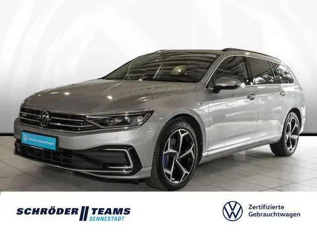 Photo 1 : Volkswagen Passat 2021 Hybrid