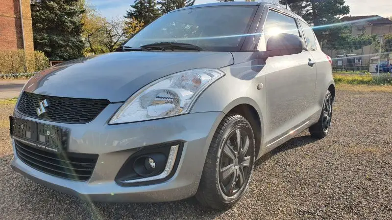 Photo 1 : Suzuki Swift 2017 Petrol