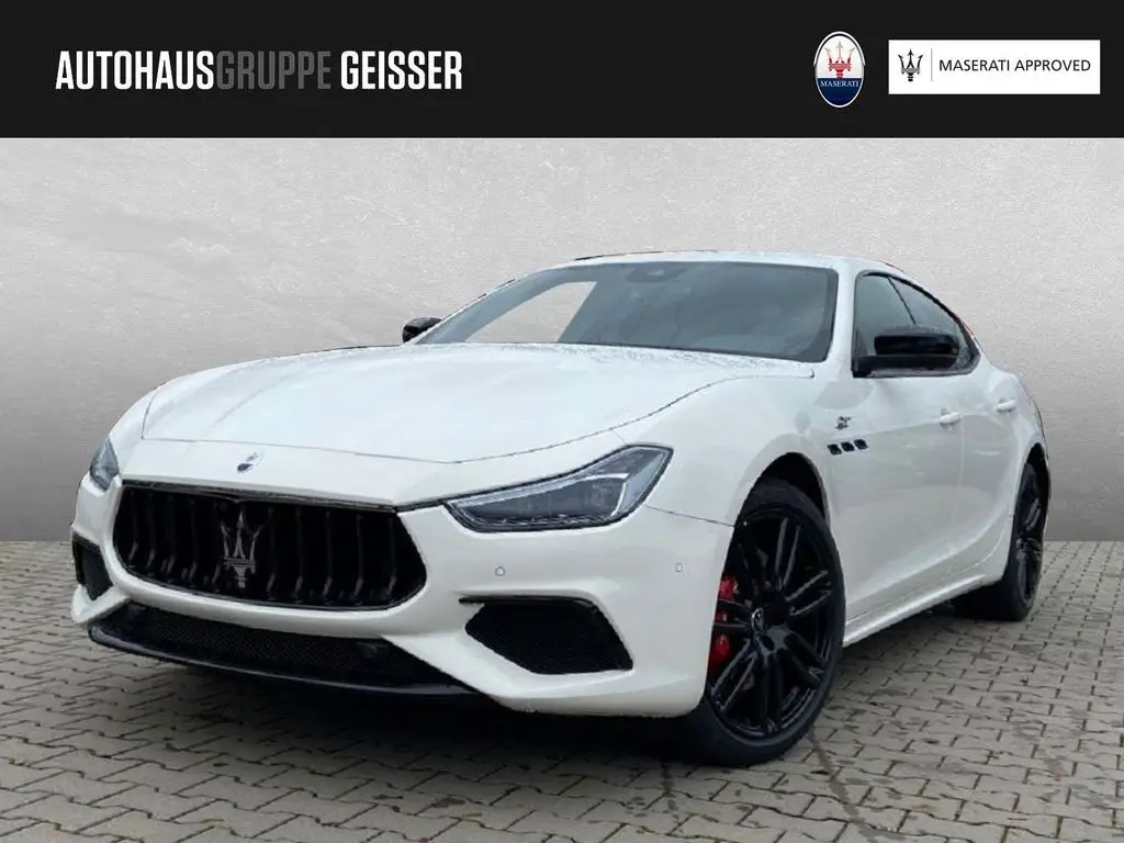 Photo 1 : Maserati Ghibli 2023 Essence