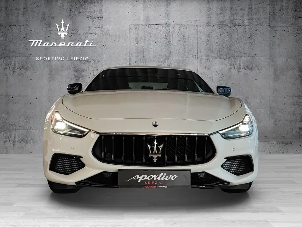 Photo 1 : Maserati Ghibli 2023 Essence