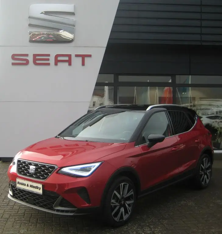 Photo 1 : Seat Arona 2023 Petrol