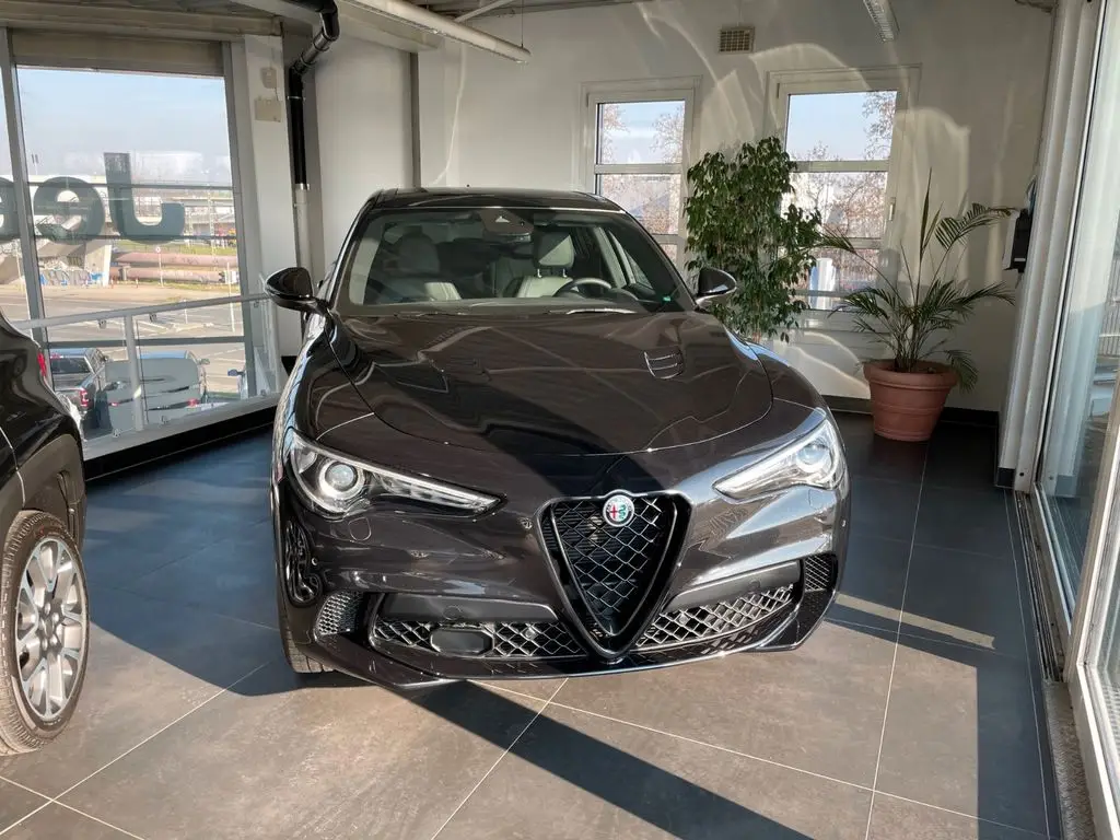 Photo 1 : Alfa Romeo Stelvio 2023 Petrol