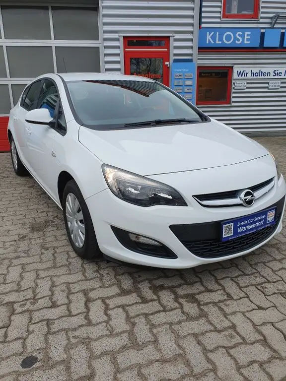 Photo 1 : Opel Astra 2015 Petrol