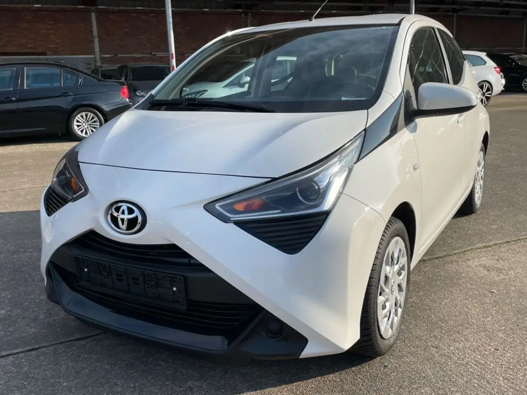 Photo 1 : Toyota Aygo X 2018 Petrol