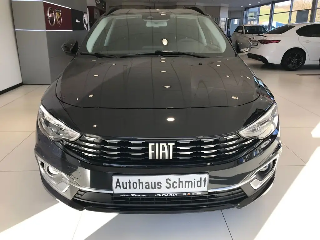 Photo 1 : Fiat Tipo 2022 Petrol