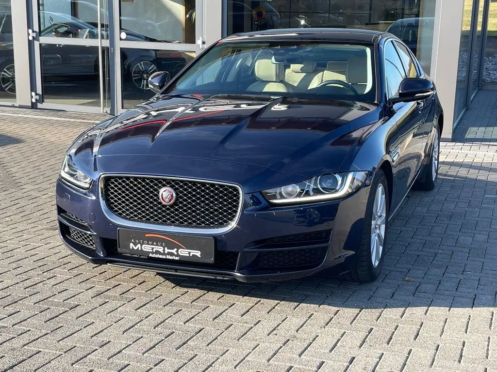 Photo 1 : Jaguar Xe 2018 Essence