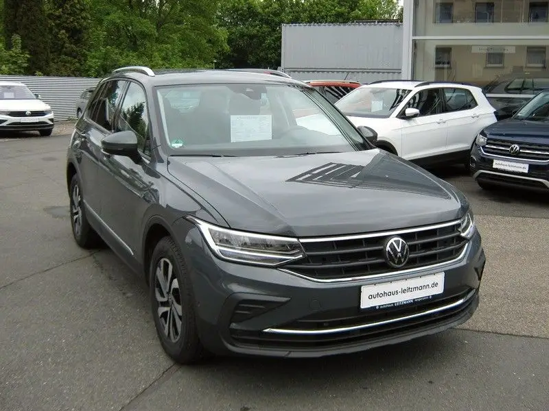 Photo 1 : Volkswagen Tiguan 2022 Essence