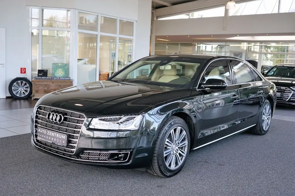 Photo 1 : Audi A8 2016 Essence