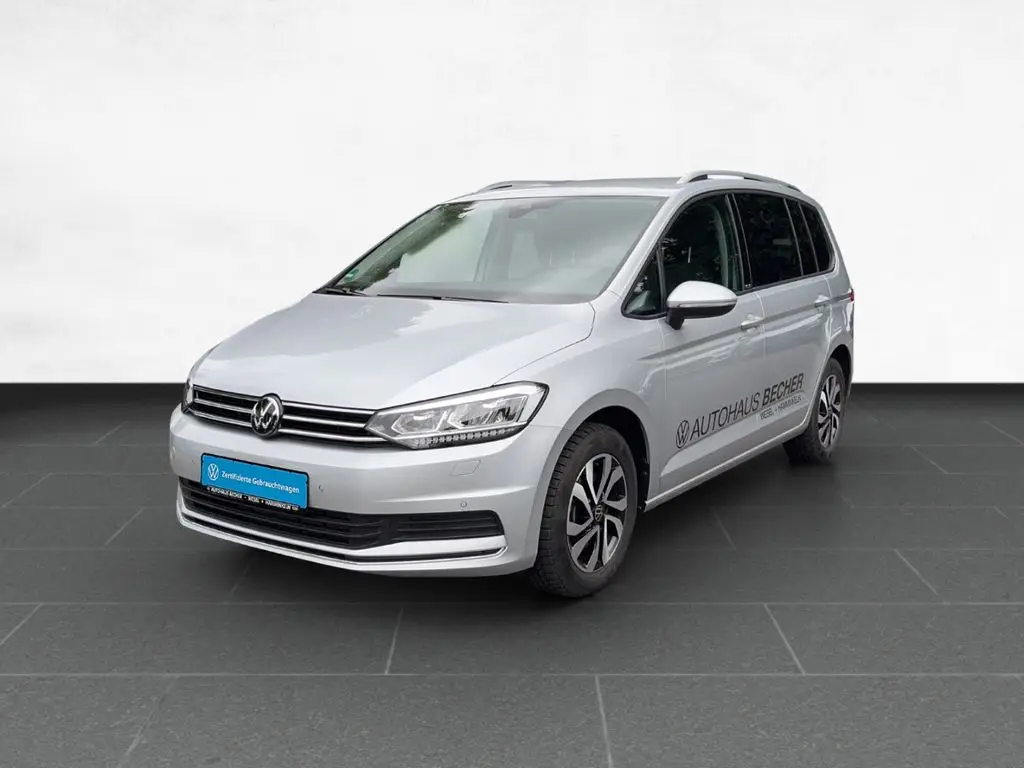 Photo 1 : Volkswagen Touran 2023 Essence