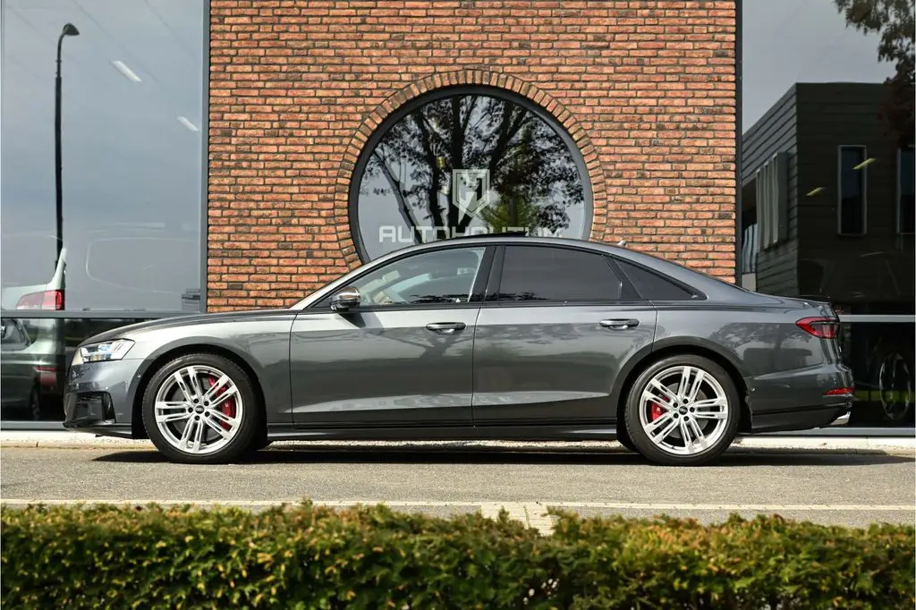 Photo 1 : Audi S8 2021 Petrol