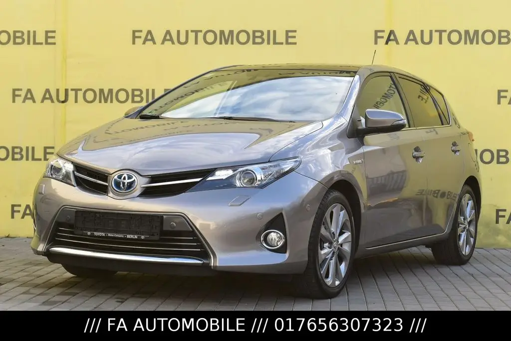 Photo 1 : Toyota Auris 2015 Hybrid