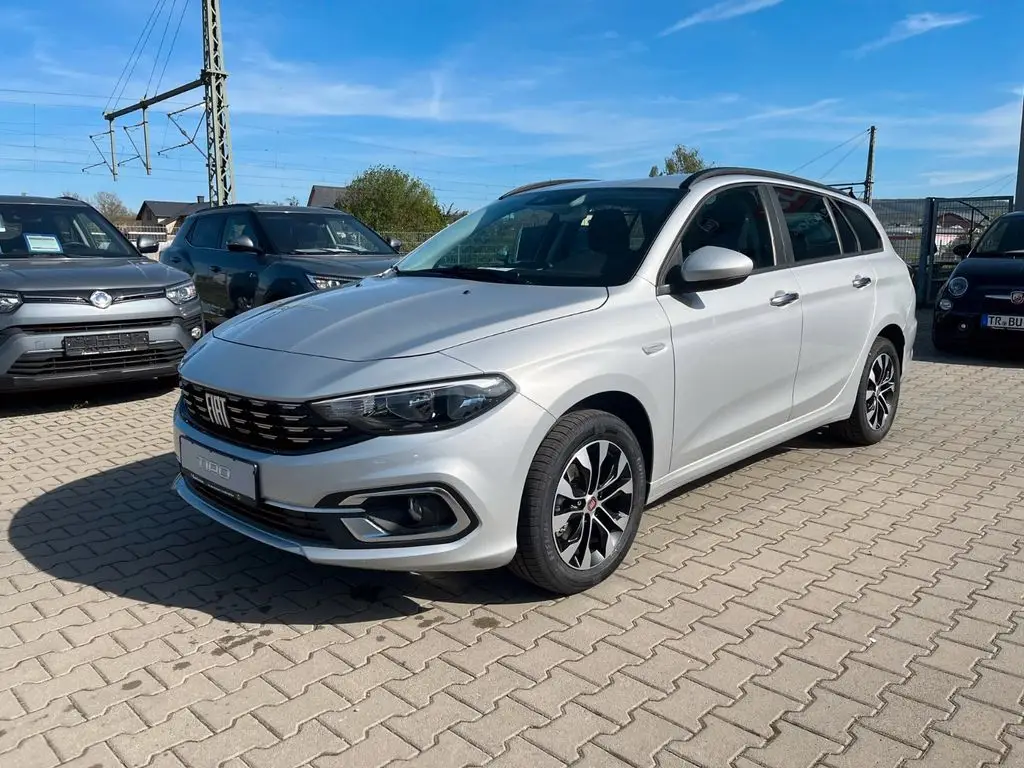 Photo 1 : Fiat Tipo 2023 Petrol