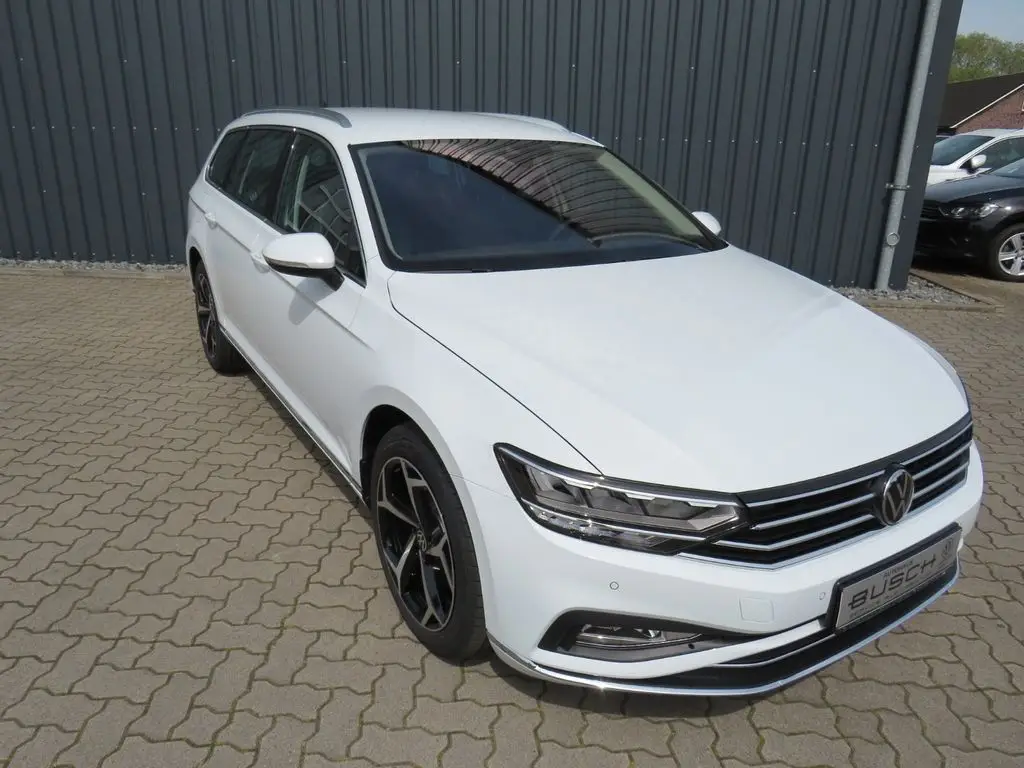 Photo 1 : Volkswagen Passat 2024 Petrol