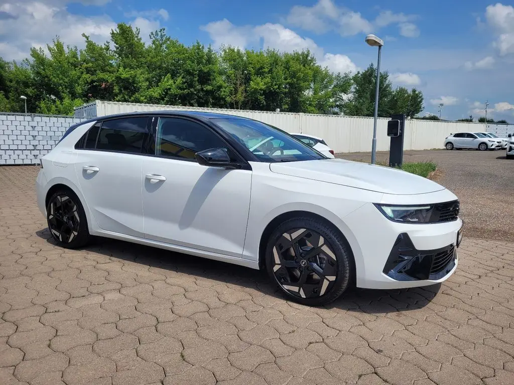 Photo 1 : Opel Astra 2023 Hybrid