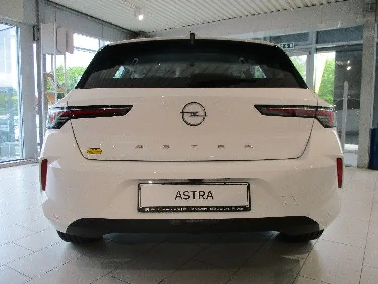 Photo 1 : Opel Astra 2023 Essence