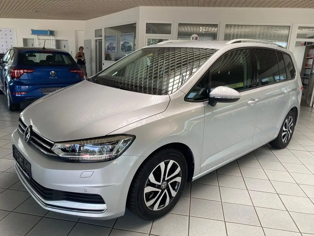 Photo 1 : Volkswagen Touran 2021 Essence